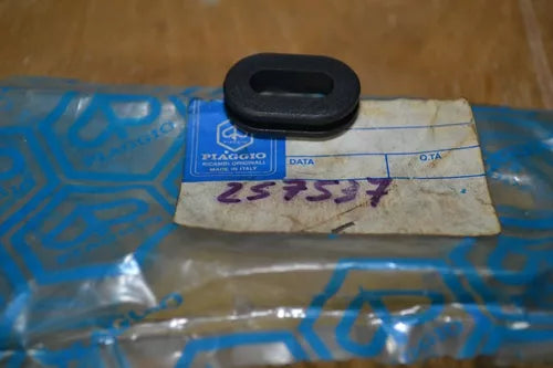 PIAGGIO rubber oval zwart NRG,NTT,Typhoon 257537