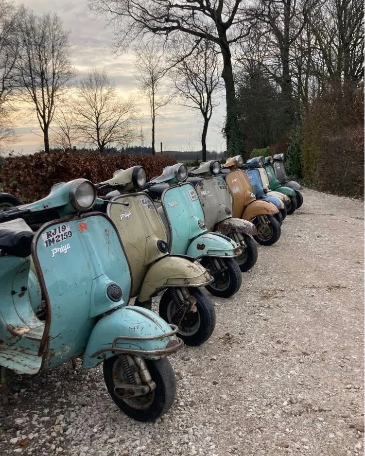 Oude scooters: Tijdsiconen op twee wielen.