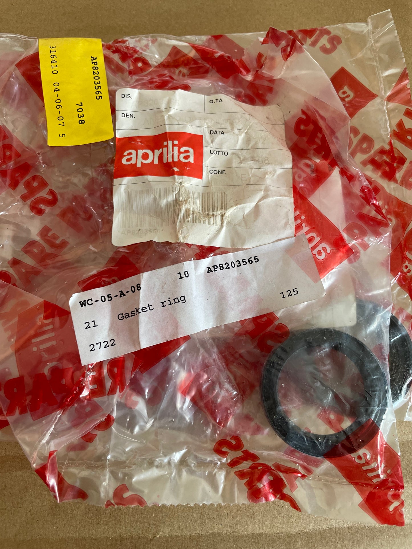 APRILIA OEM KEERRING 30x40x8 VOORVORK AP8203565